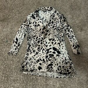 Vince Camuto Black and Gray Patterned Top